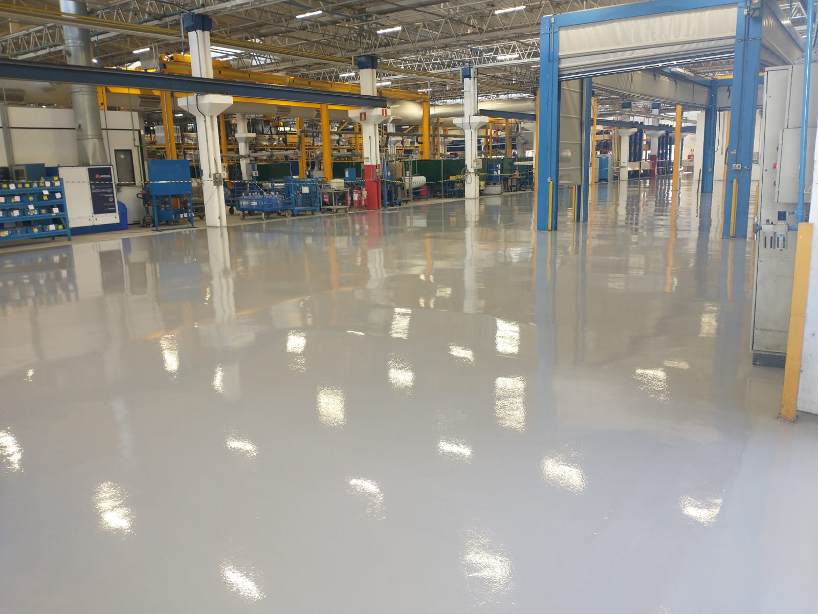 Piso epóxi autonivelante industrial